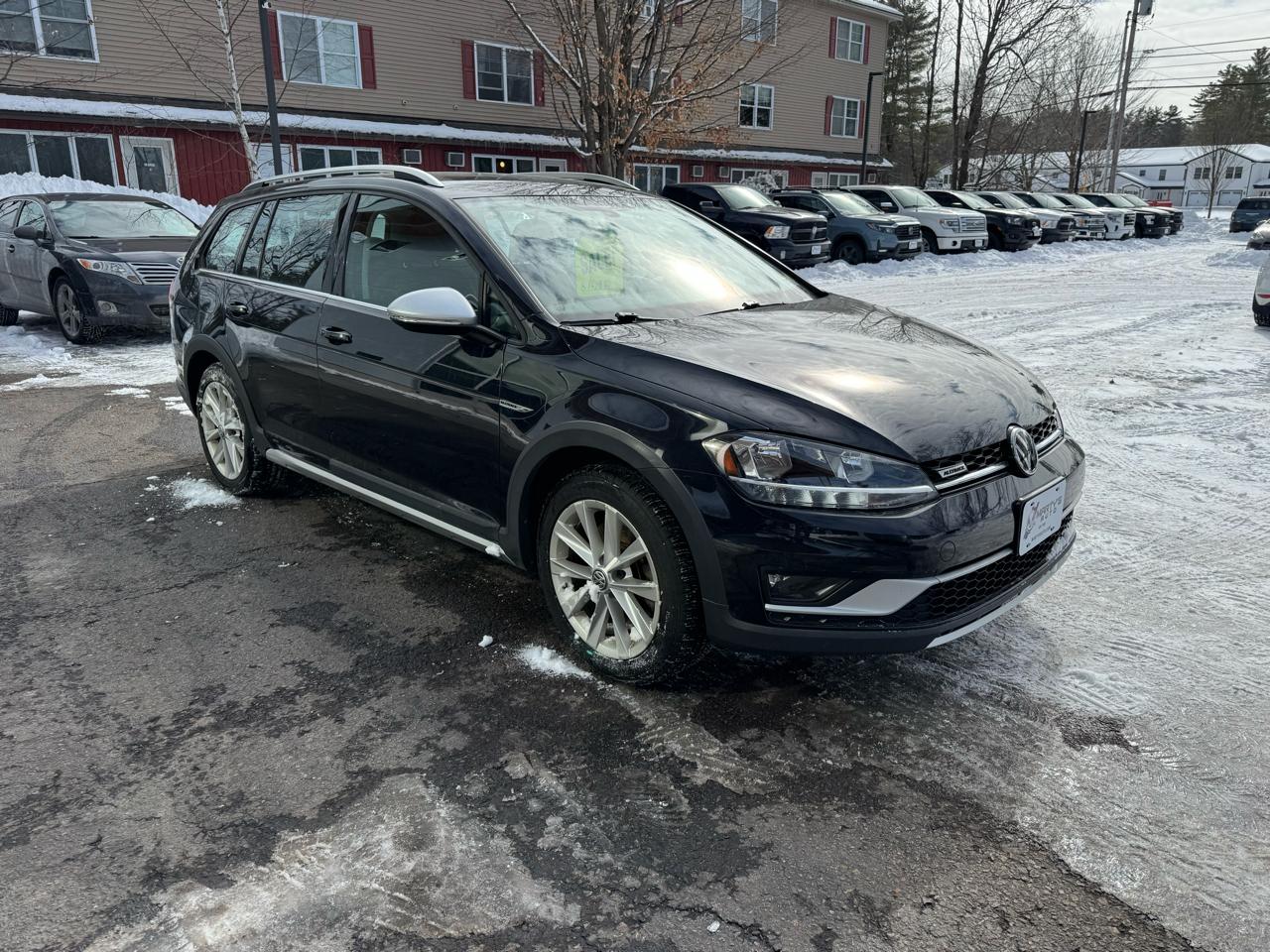 Volkswagen Golf Alltrack S 4D Wagon at 2019