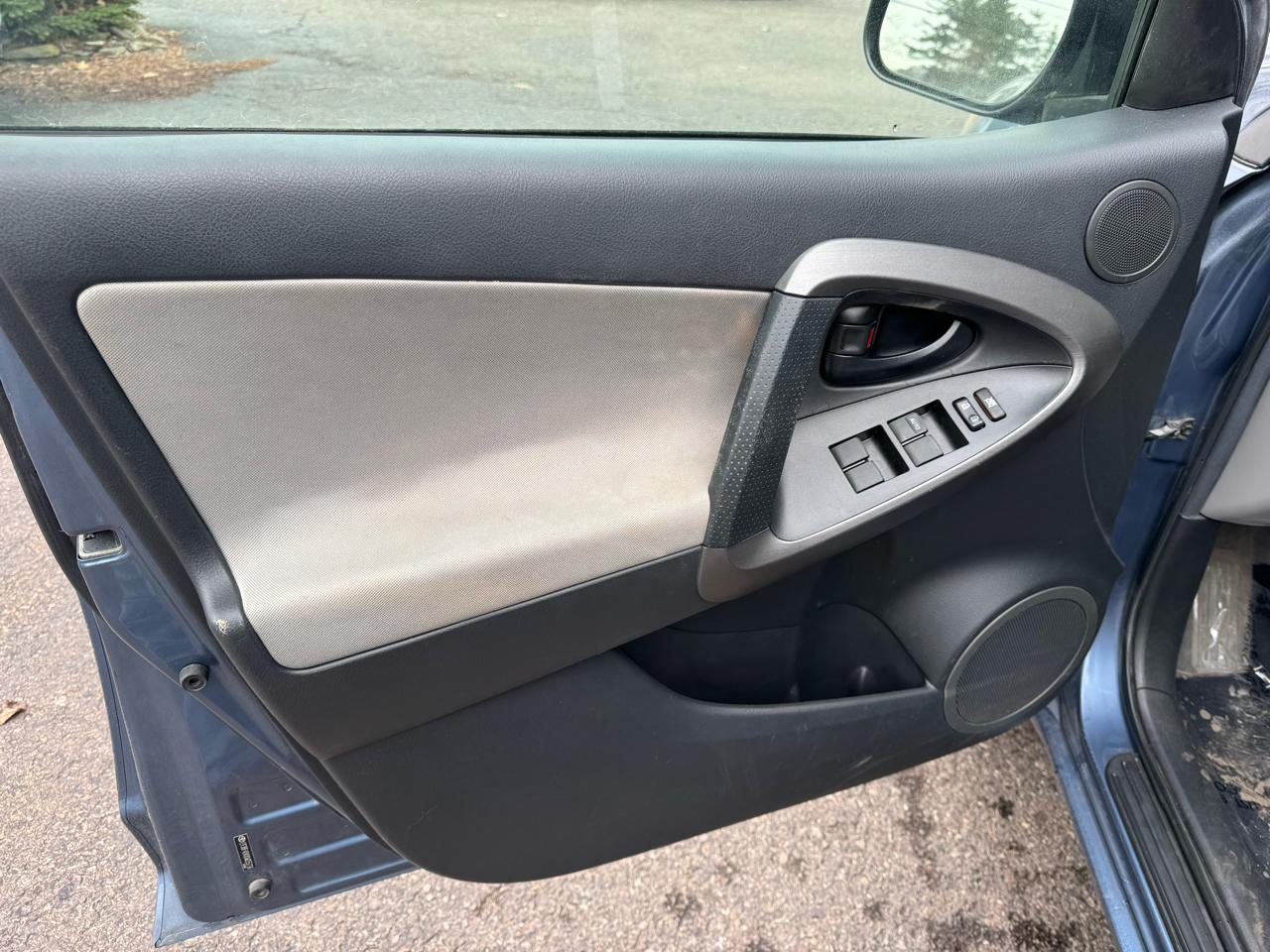 Toyota RAV4 Base 4D Hardtop 4WD 2012