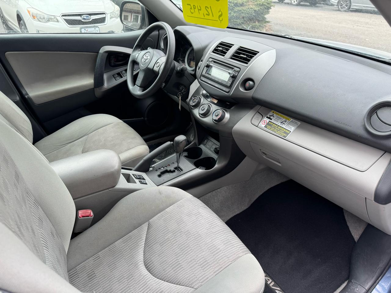 Toyota RAV4 Base 4D Hardtop 4WD 2012