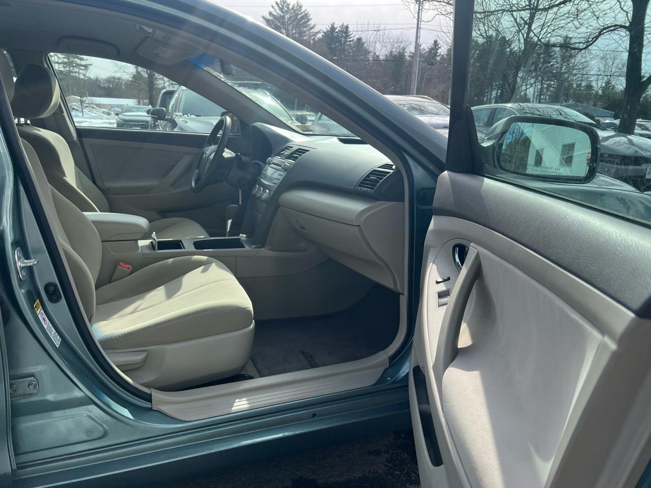 Toyota Camry Base 4D Sedan 2010