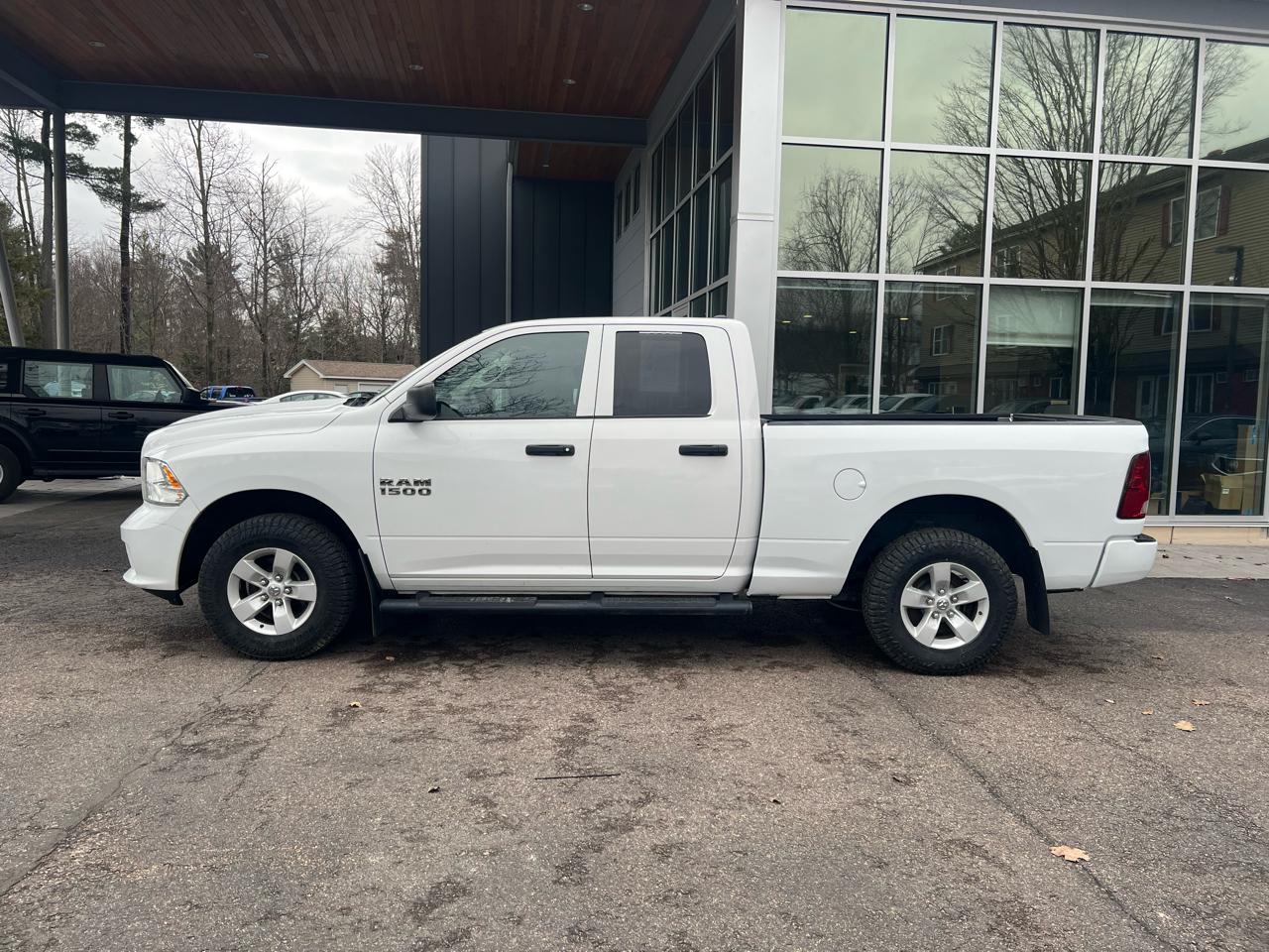 RAM 1500 Tradesman Quad Cab 4WD 2017