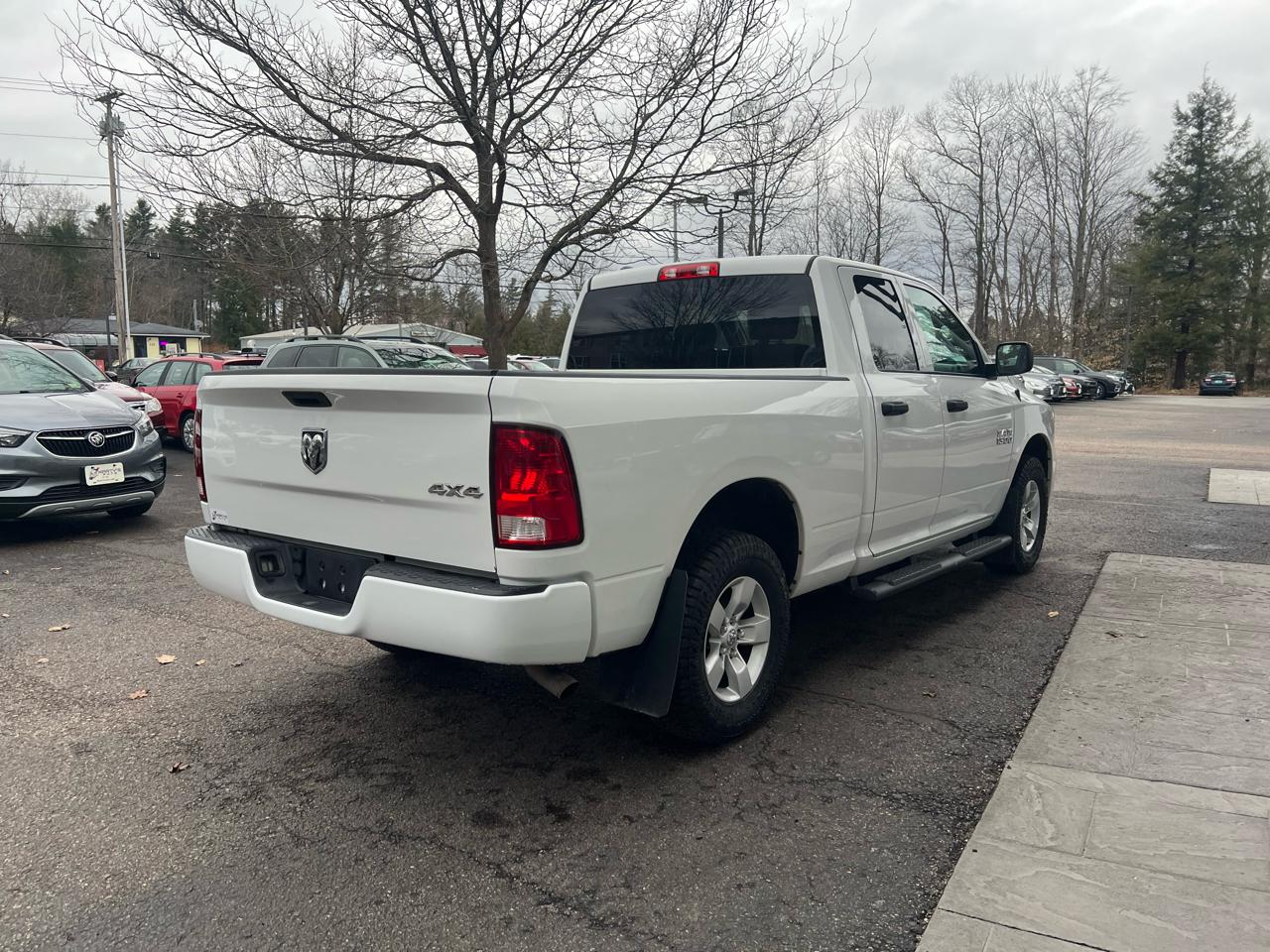 RAM 1500 Tradesman Quad Cab 4WD 2017