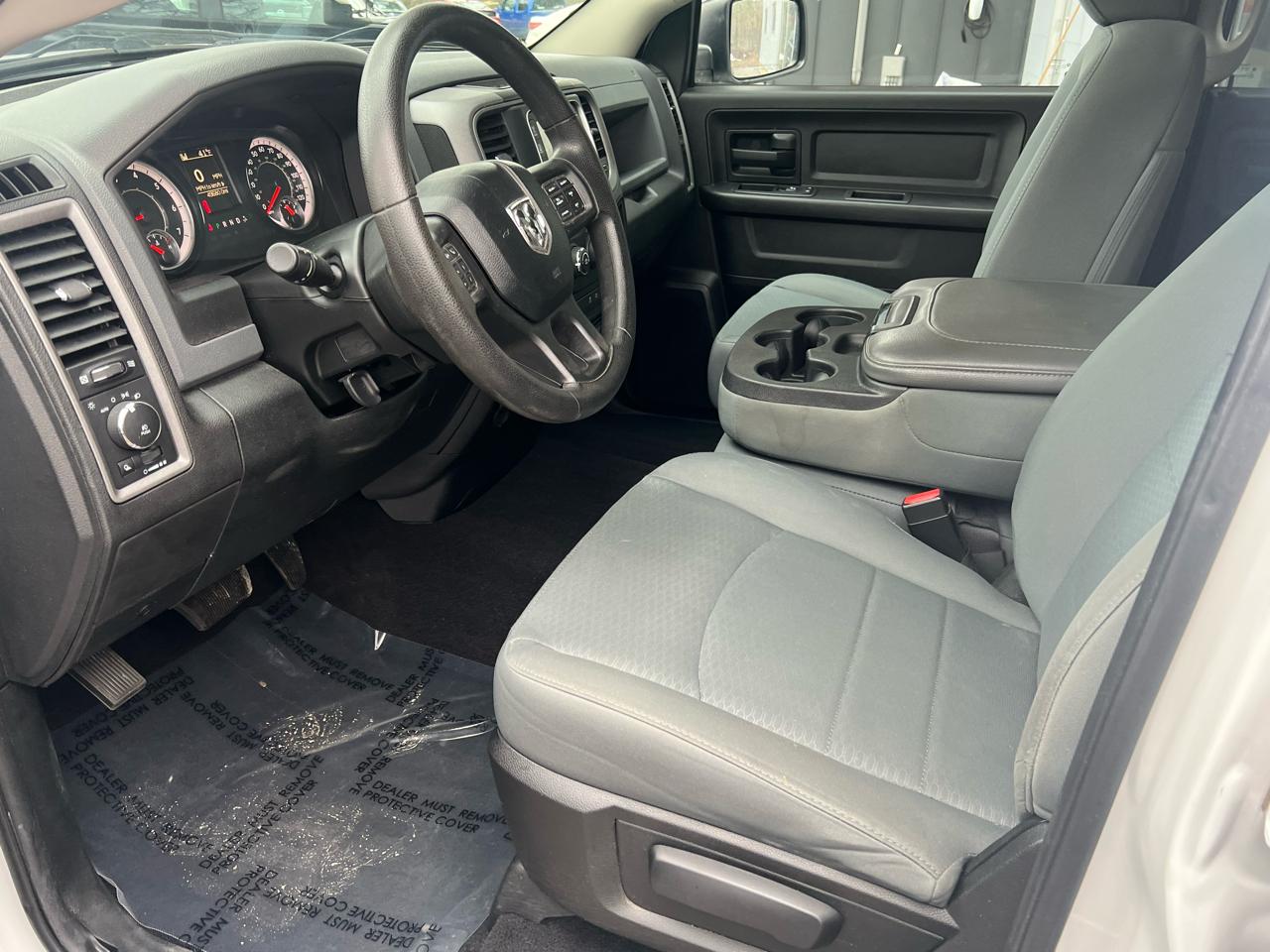 RAM 1500 Tradesman Quad Cab 4WD 2017