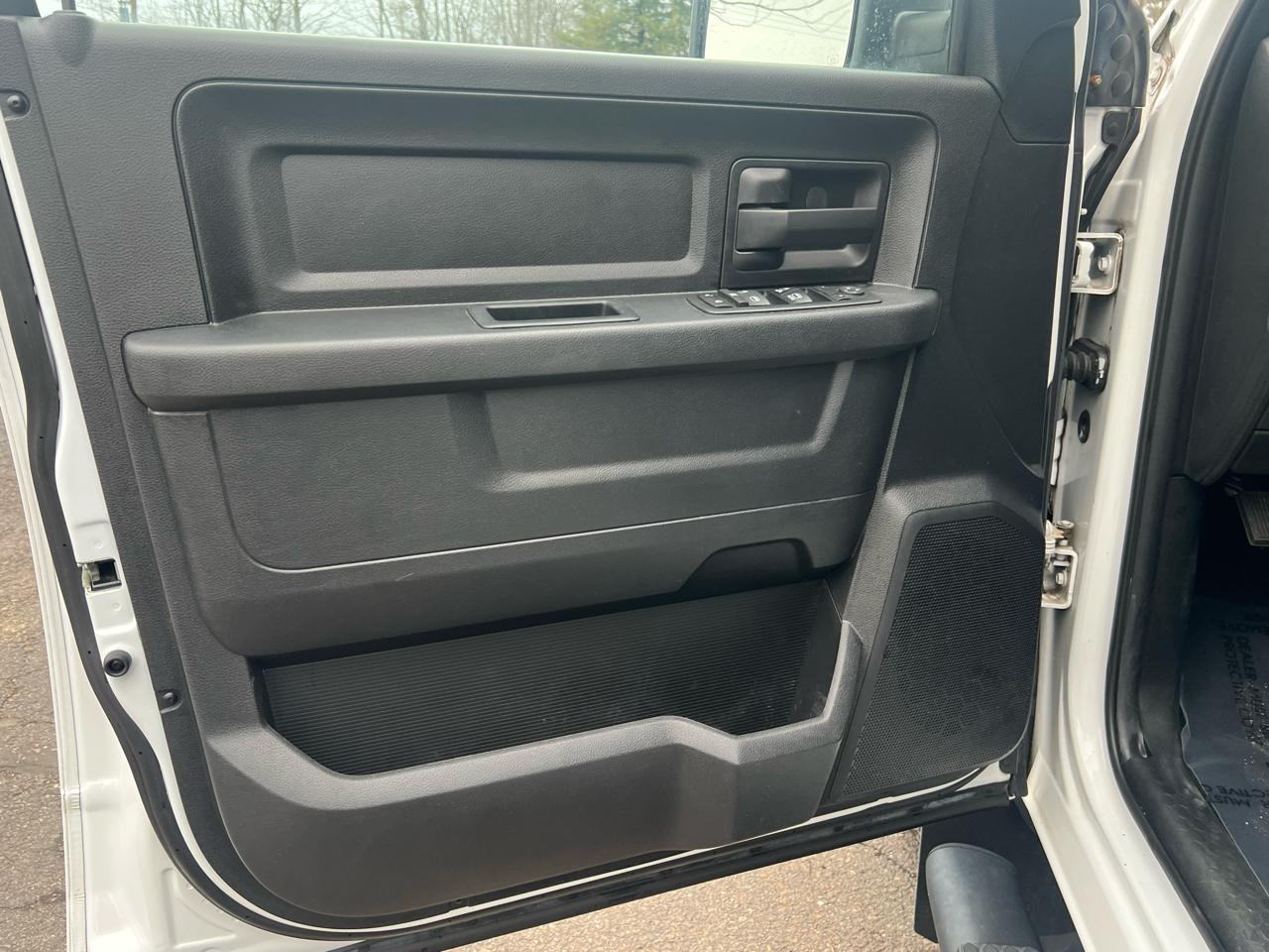 RAM 1500 Tradesman Quad Cab 4WD 2017