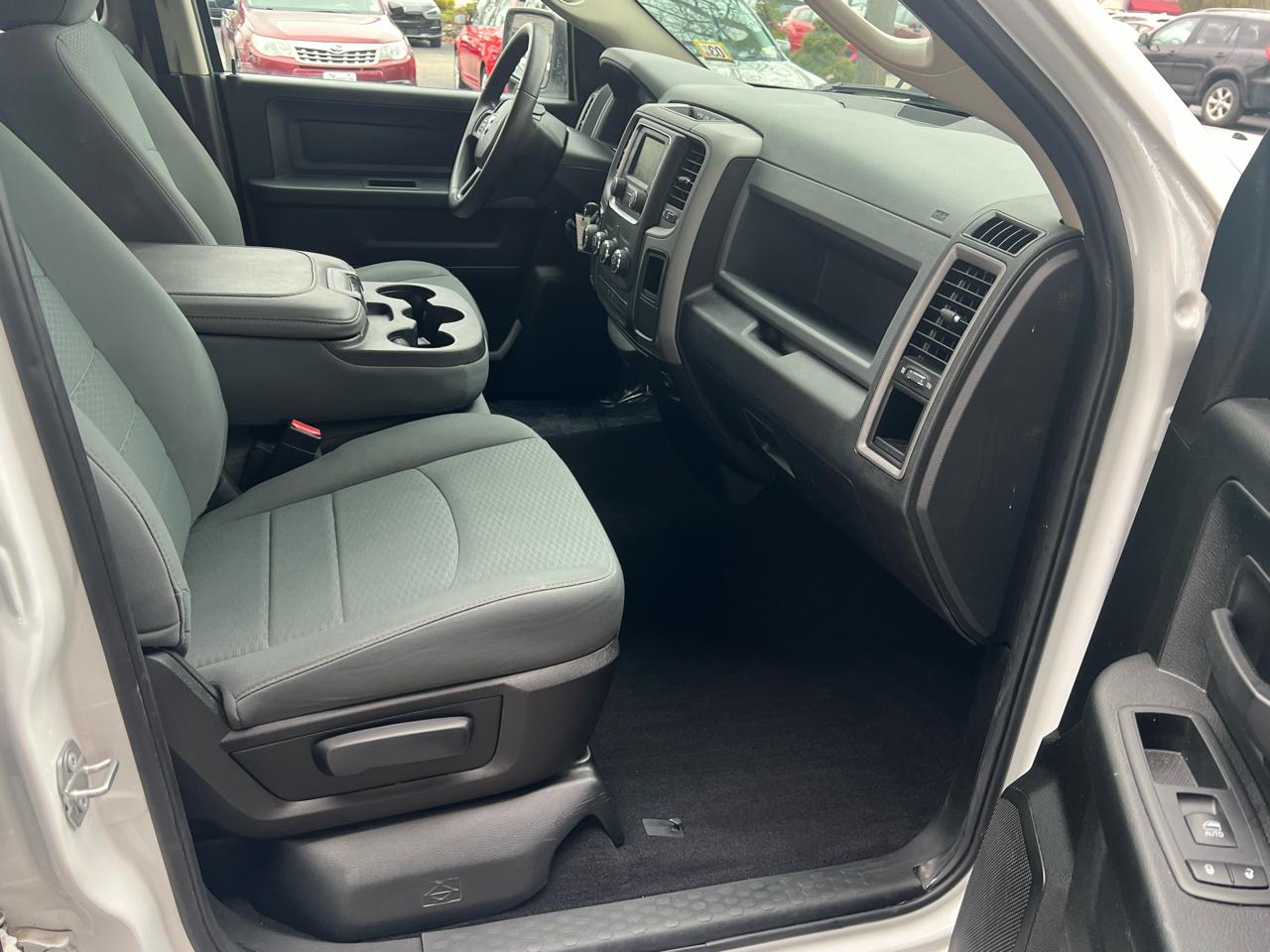 RAM 1500 Tradesman Quad Cab 4WD 2017