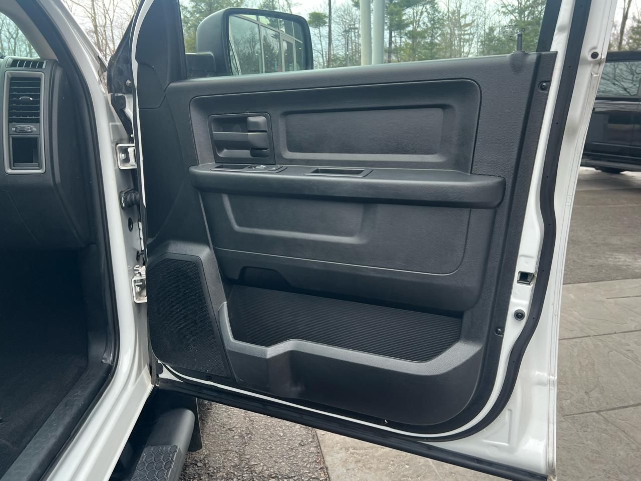 RAM 1500 Tradesman Quad Cab 4WD 2017