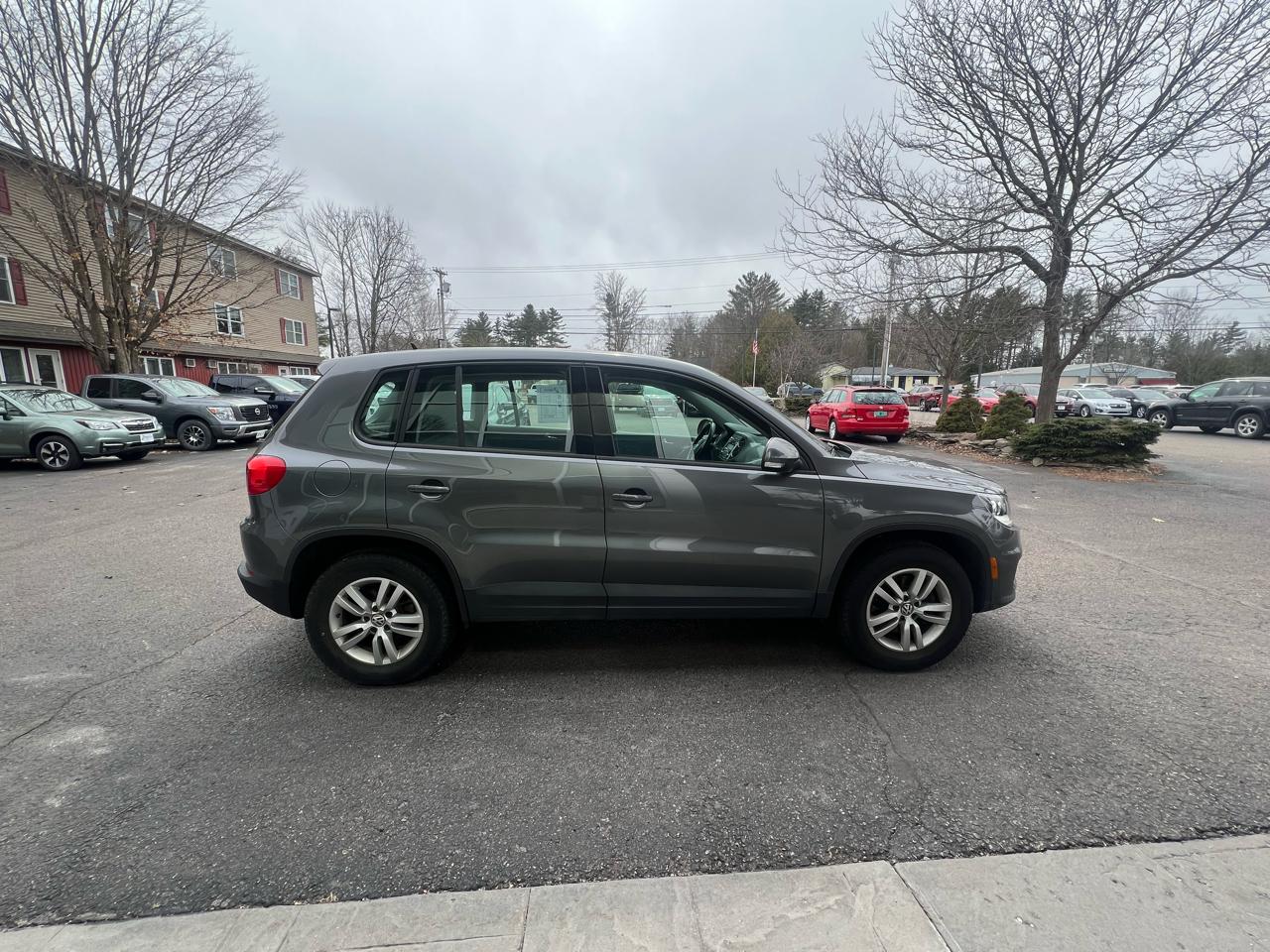 Volkswagen Tiguan S 4D SUV 4Motion 2013