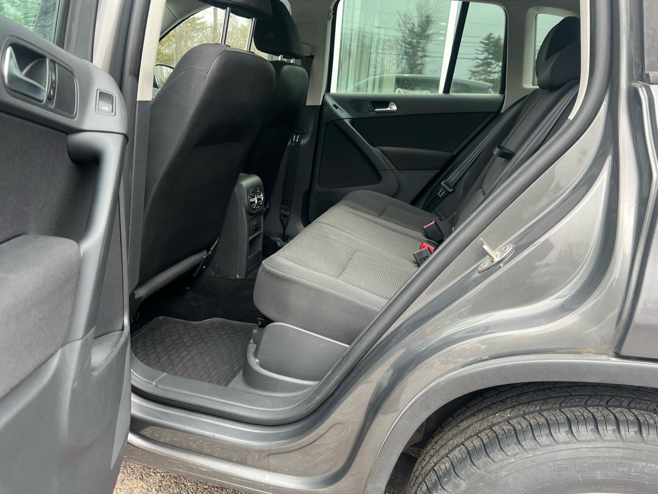 Volkswagen Tiguan S 4D SUV 4Motion 2013