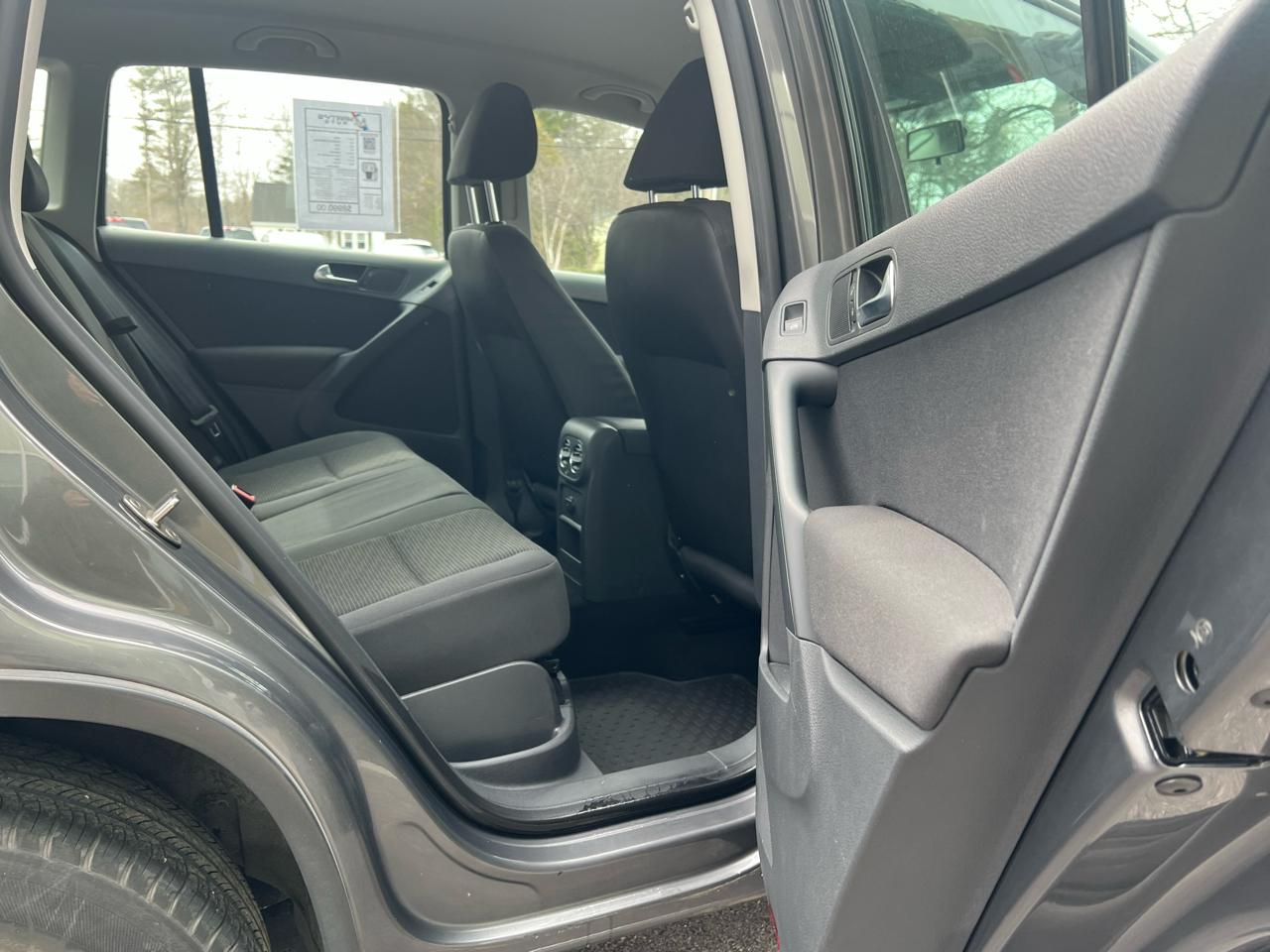 Volkswagen Tiguan S 4D SUV 4Motion 2013