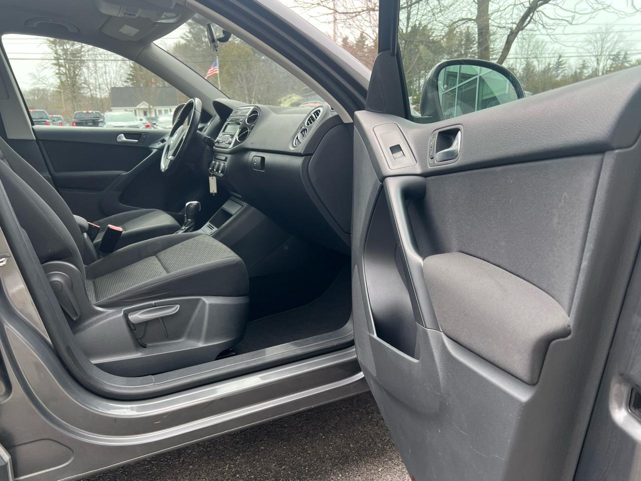 Volkswagen Tiguan S 4D SUV 4Motion 2013