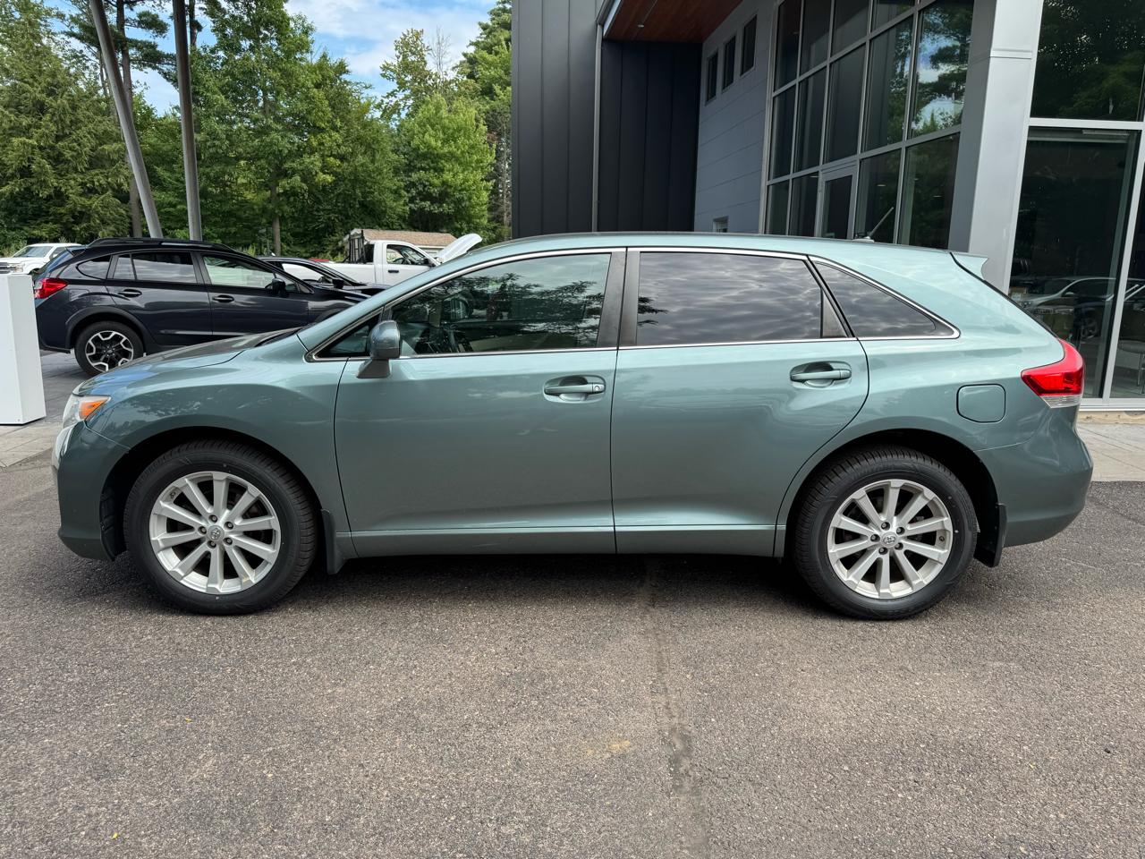 Toyota Venza 4D SUV AWD 4cyl 2011