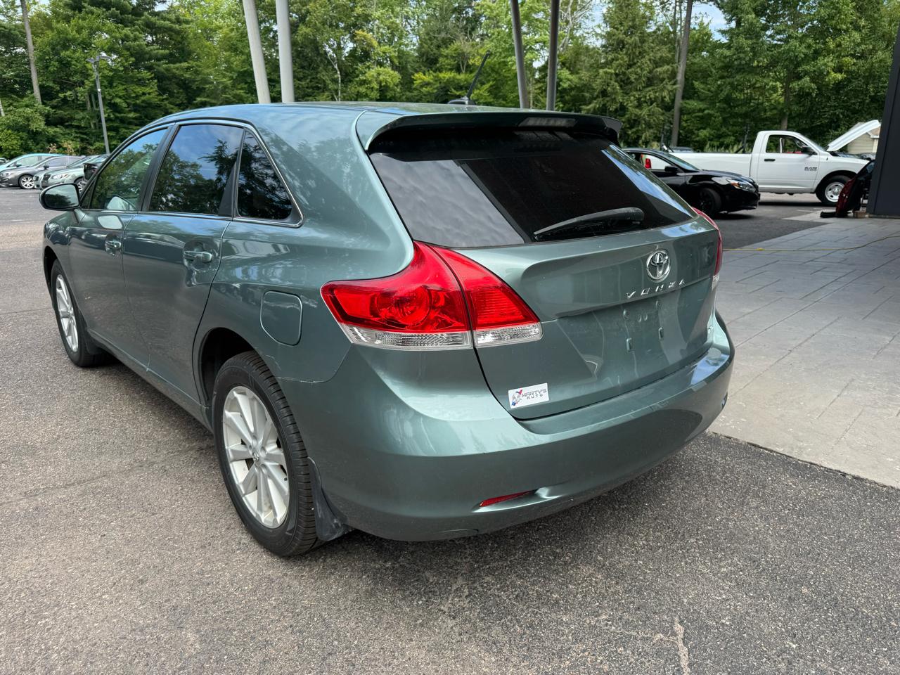 Toyota Venza 4D SUV AWD 4cyl 2011