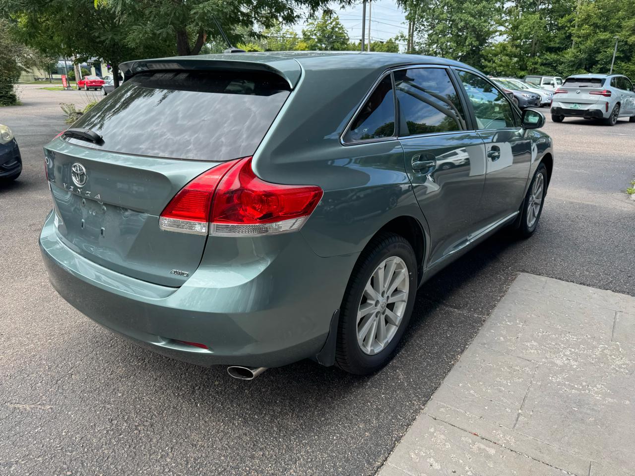 Toyota Venza 4D SUV AWD 4cyl 2011