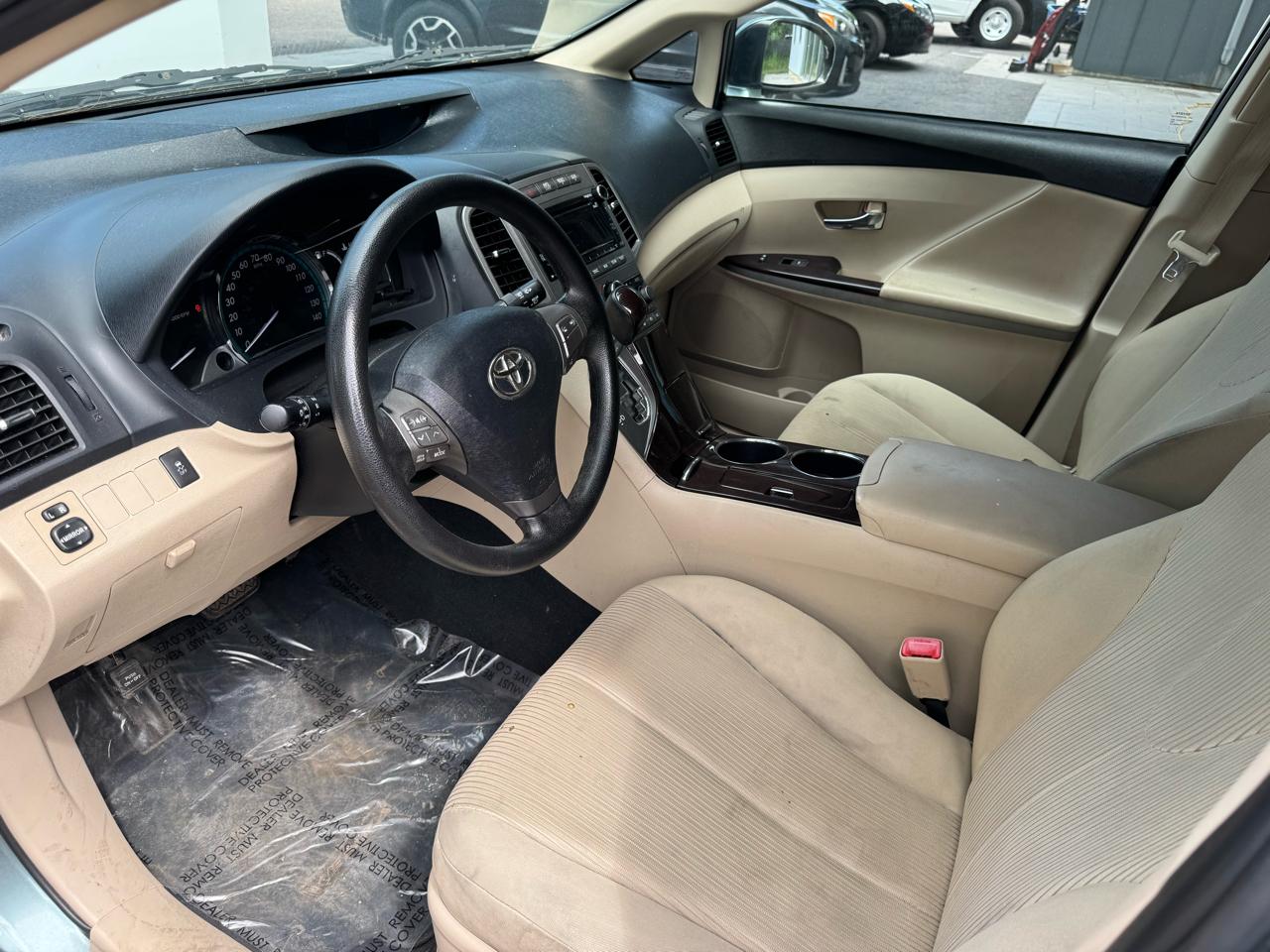 Toyota Venza 4D SUV AWD 4cyl 2011