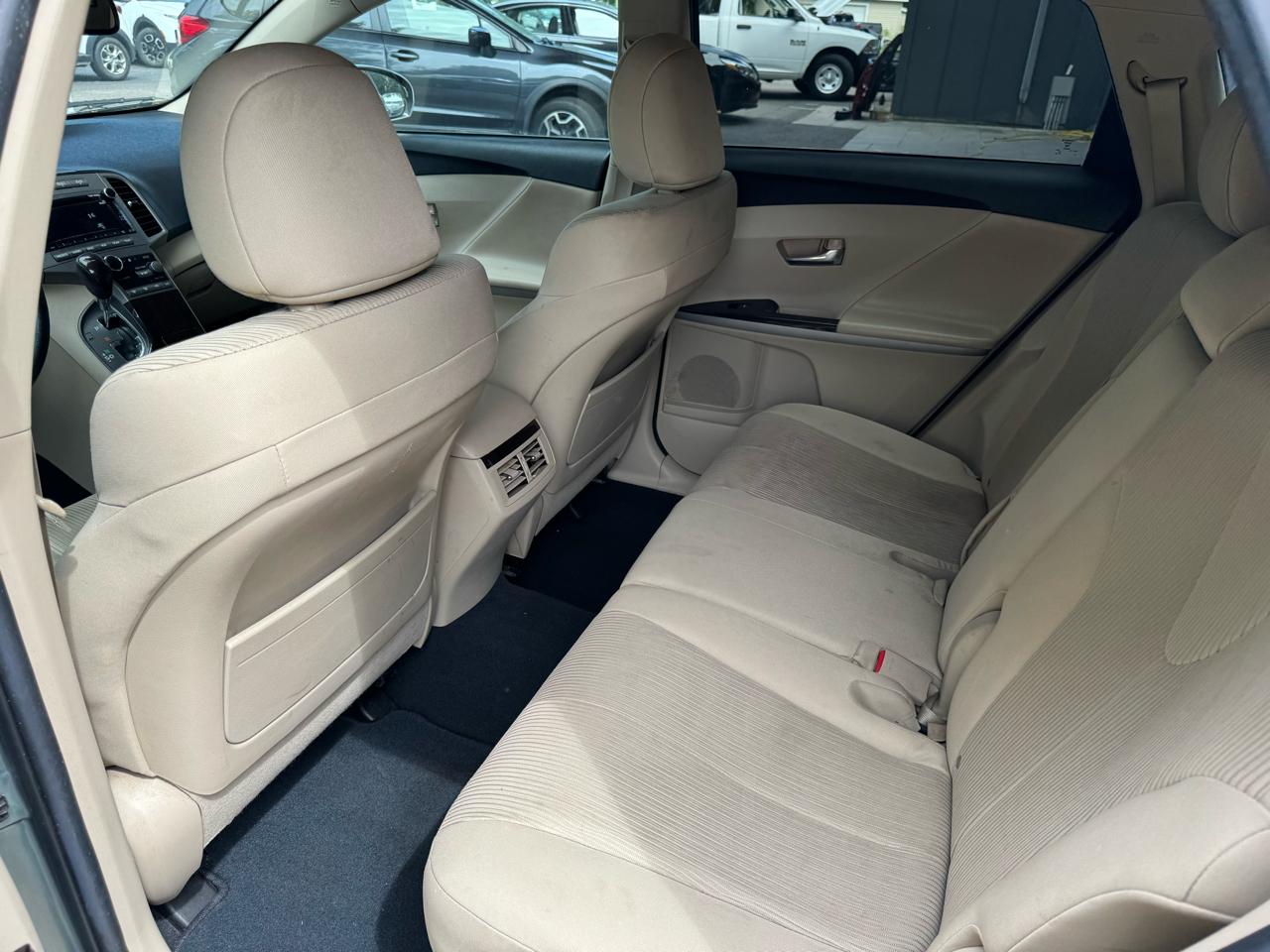 Toyota Venza 4D SUV AWD 4cyl 2011