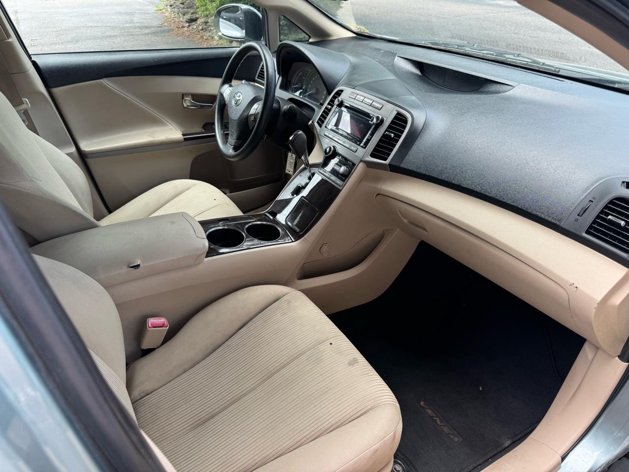 Toyota Venza 4D SUV AWD 4cyl 2011
