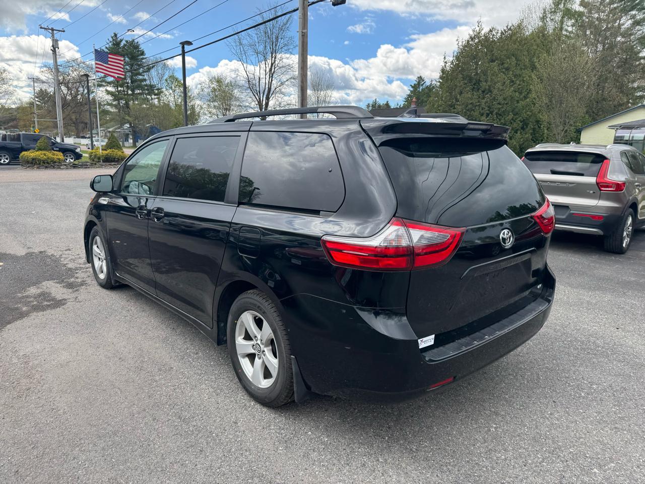 Toyota Sienna LE 5D Wagon 8 Pass 2020