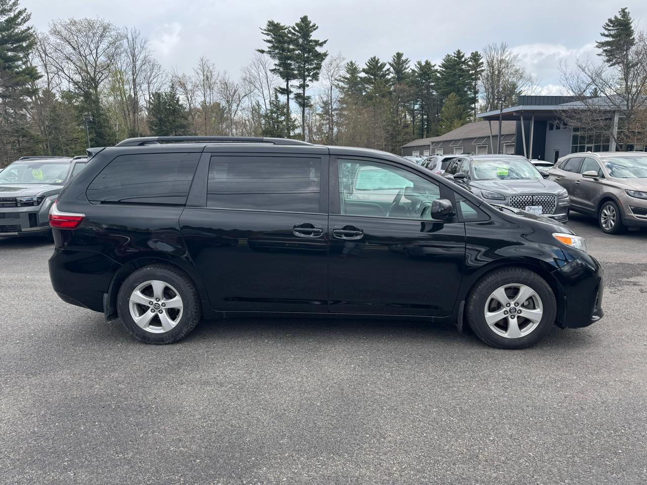 Toyota Sienna LE 5D Wagon 8 Pass 2020