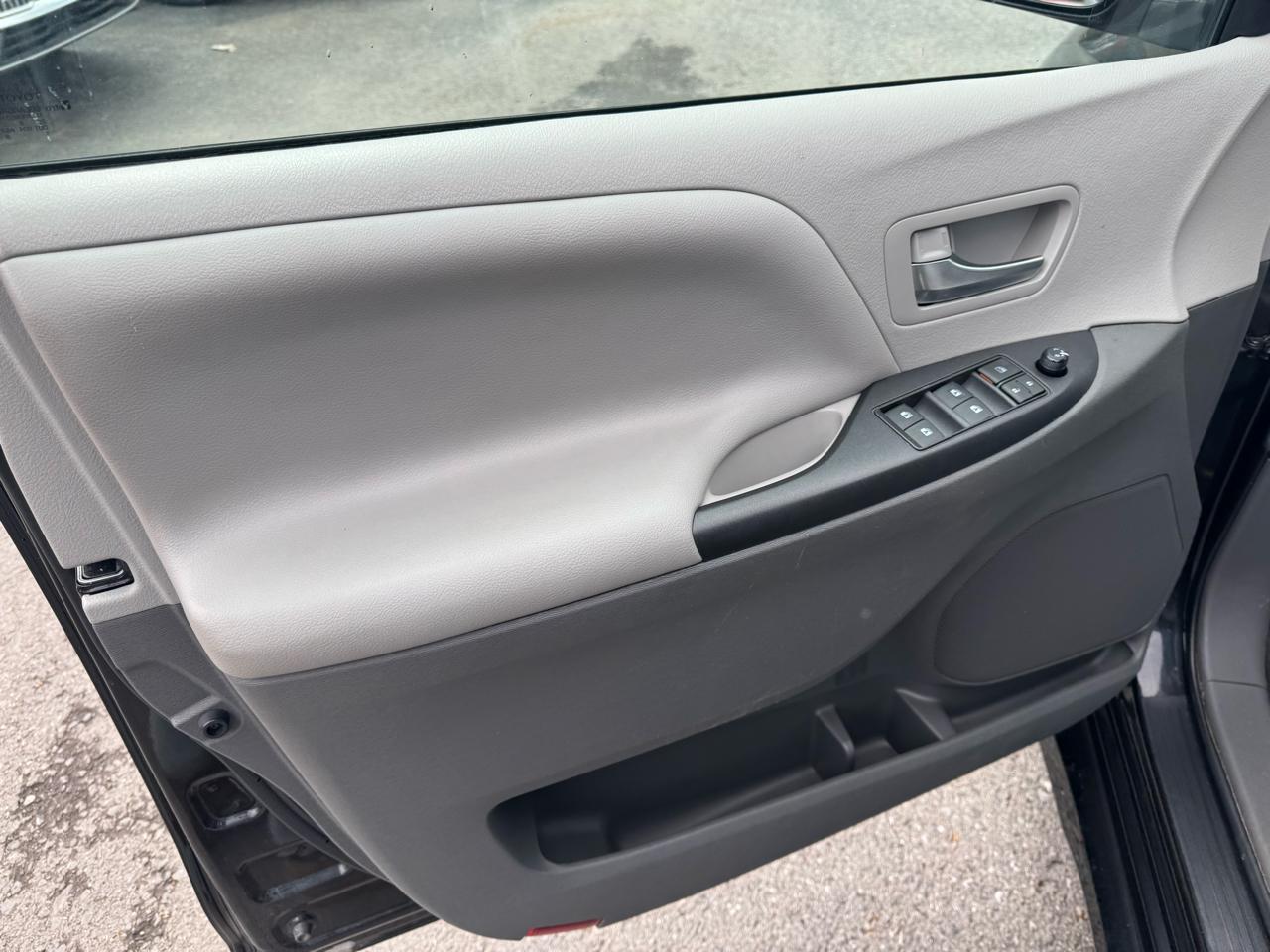 Toyota Sienna LE 5D Wagon 8 Pass 2020