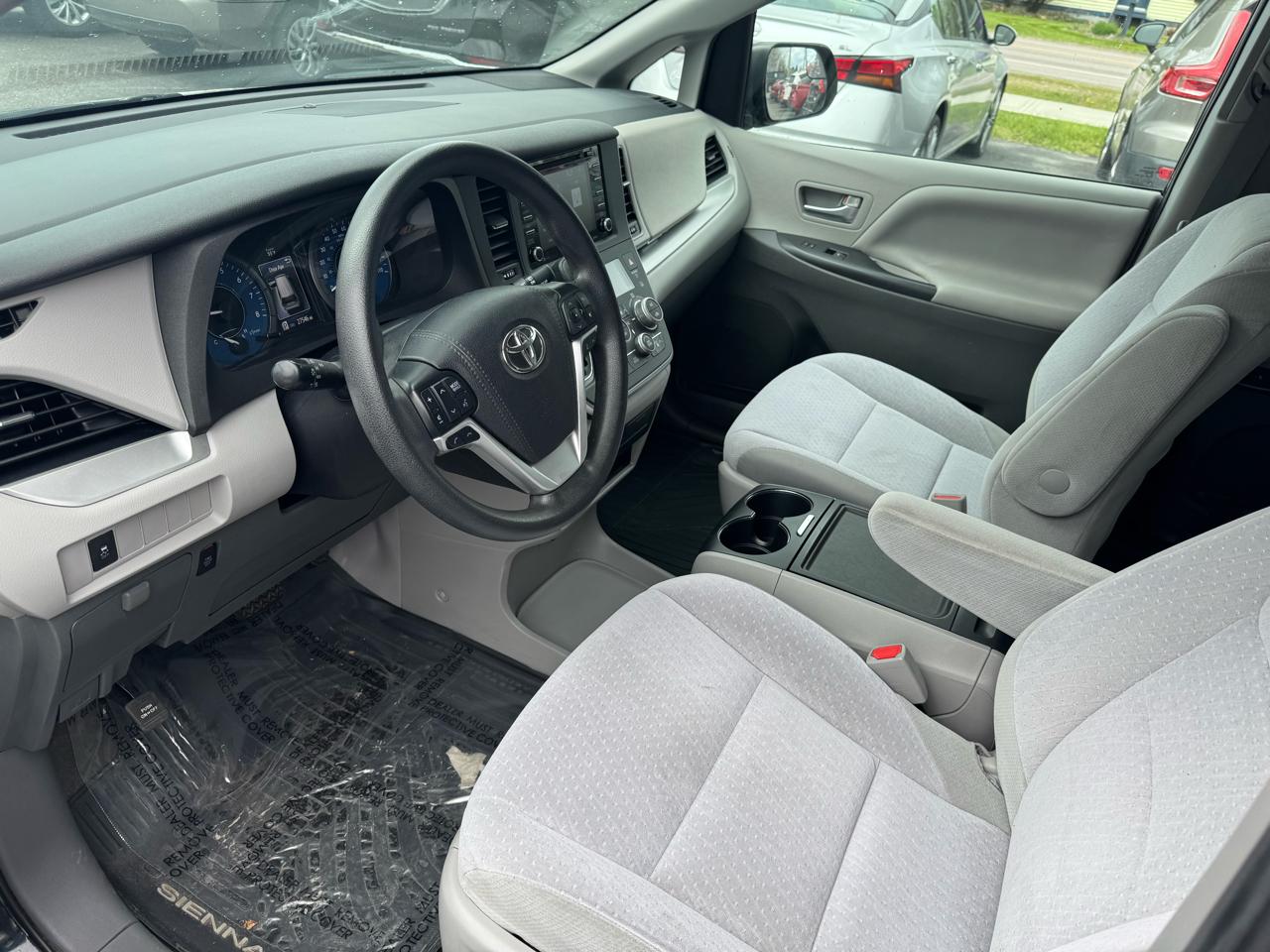 Toyota Sienna LE 5D Wagon 8 Pass 2020