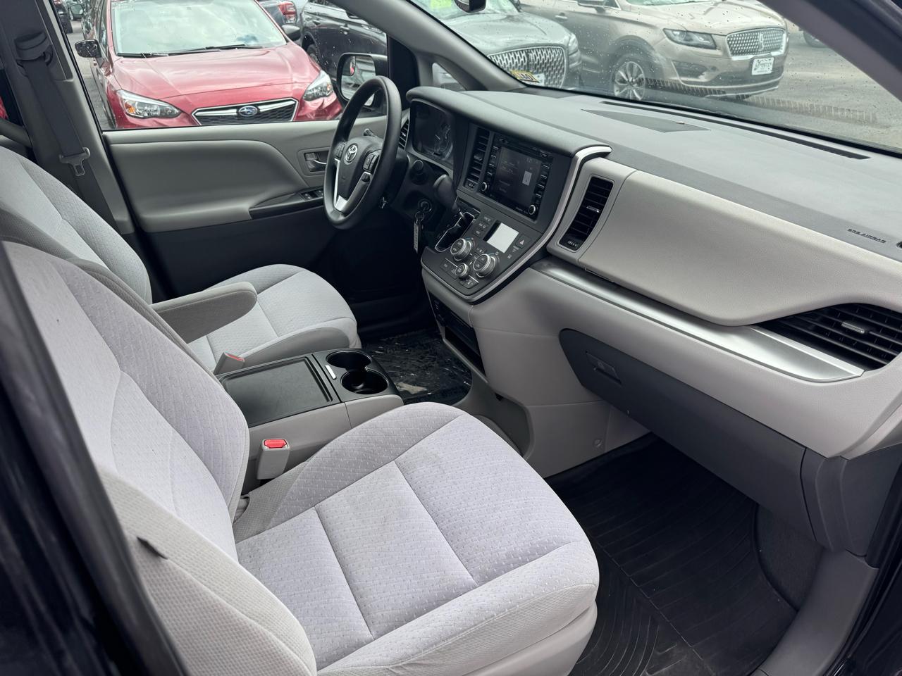 Toyota Sienna LE 5D Wagon 8 Pass 2020