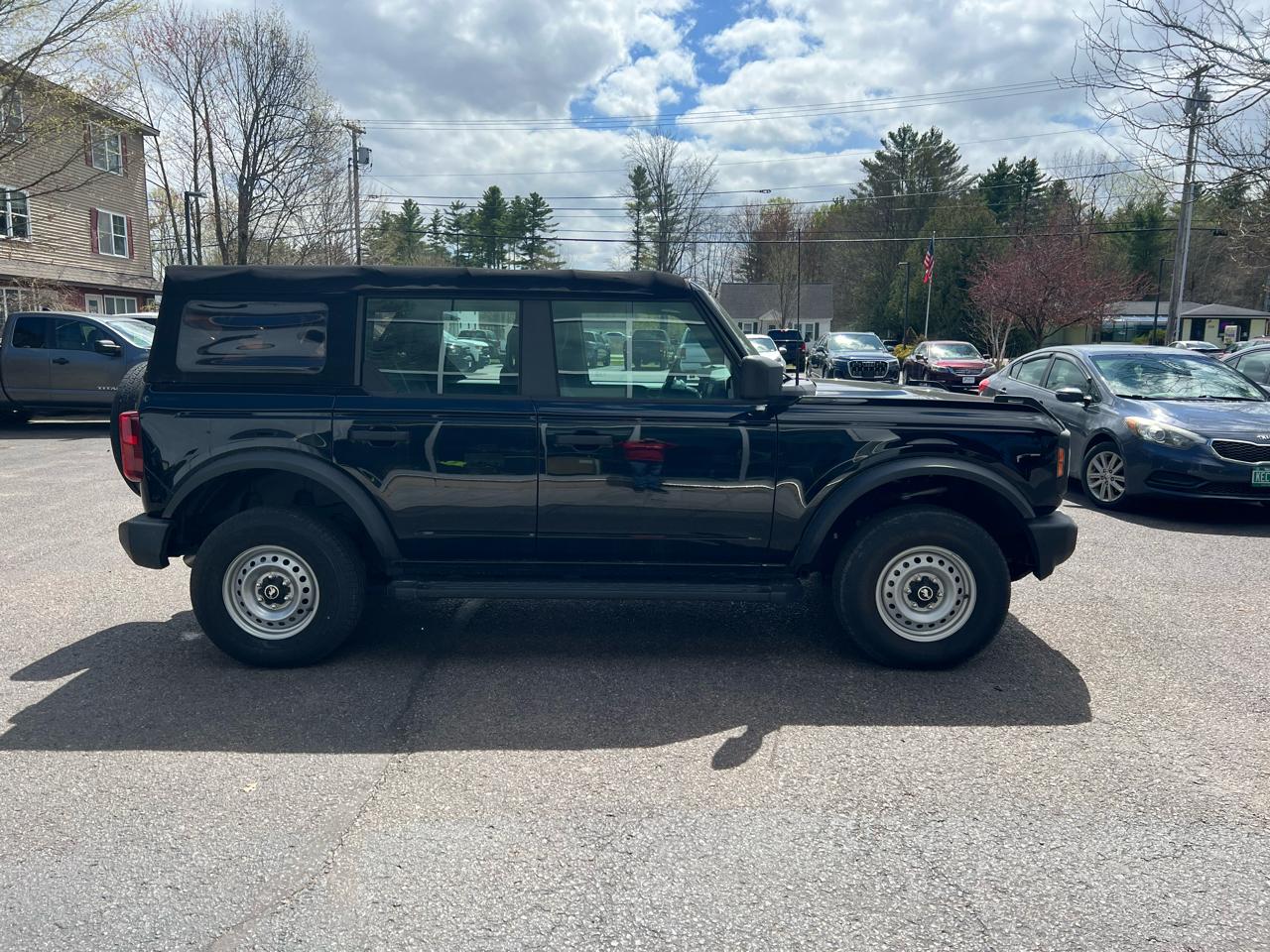 Ford Bronco Base 4D SUV 2022