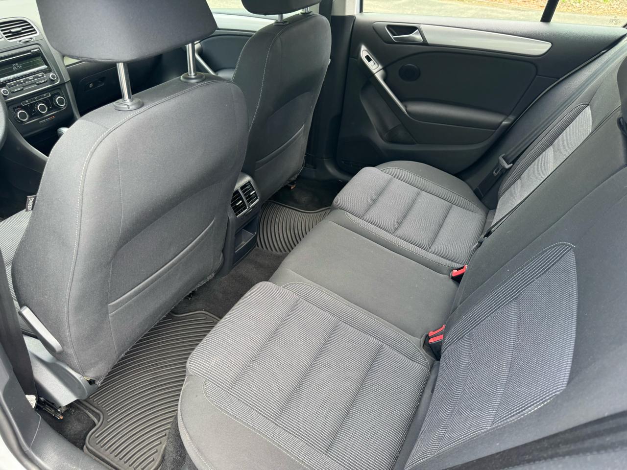 Volkswagen Golf Base 4D Hatchback 2013