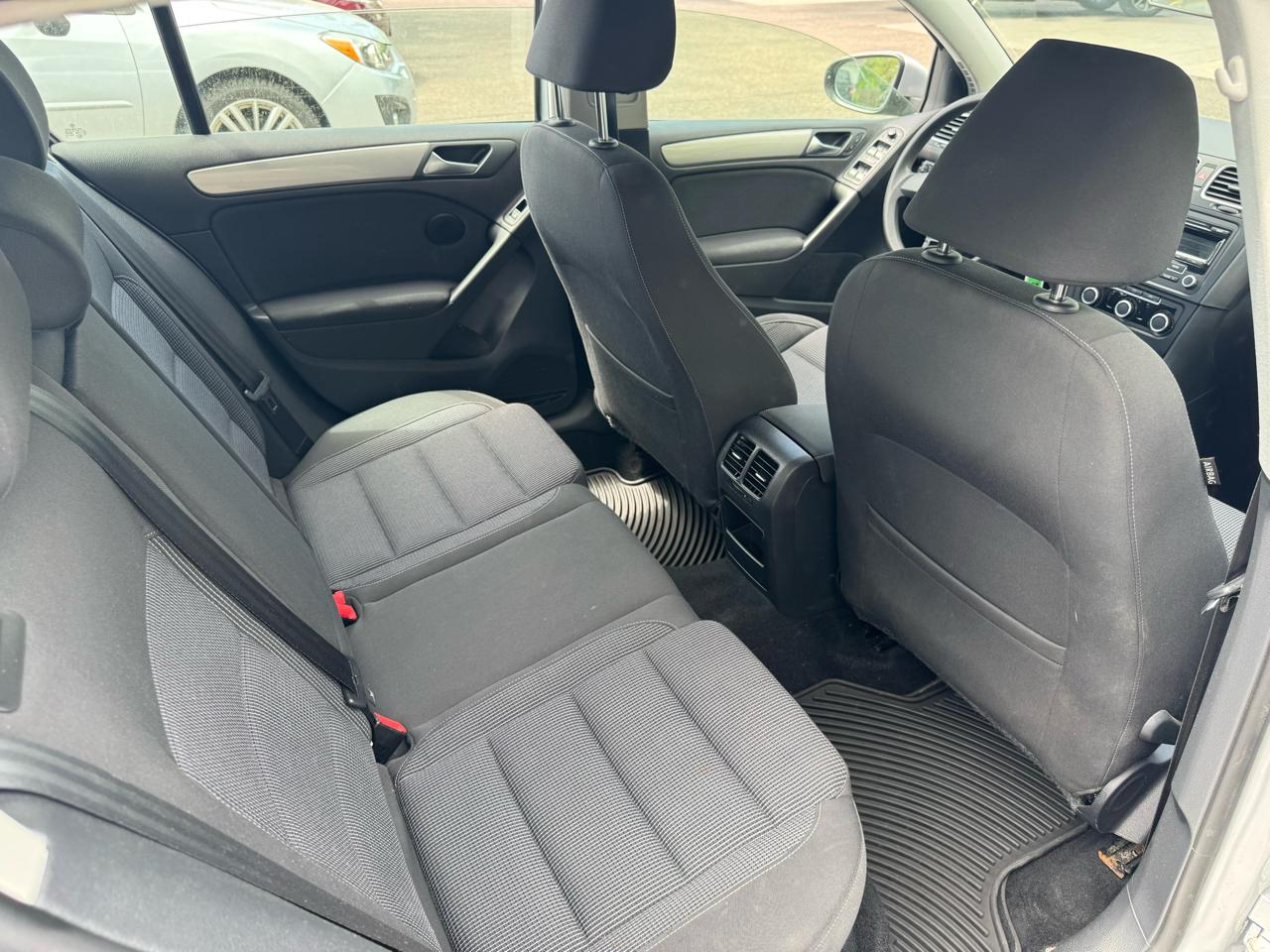 Volkswagen Golf Base 4D Hatchback 2013