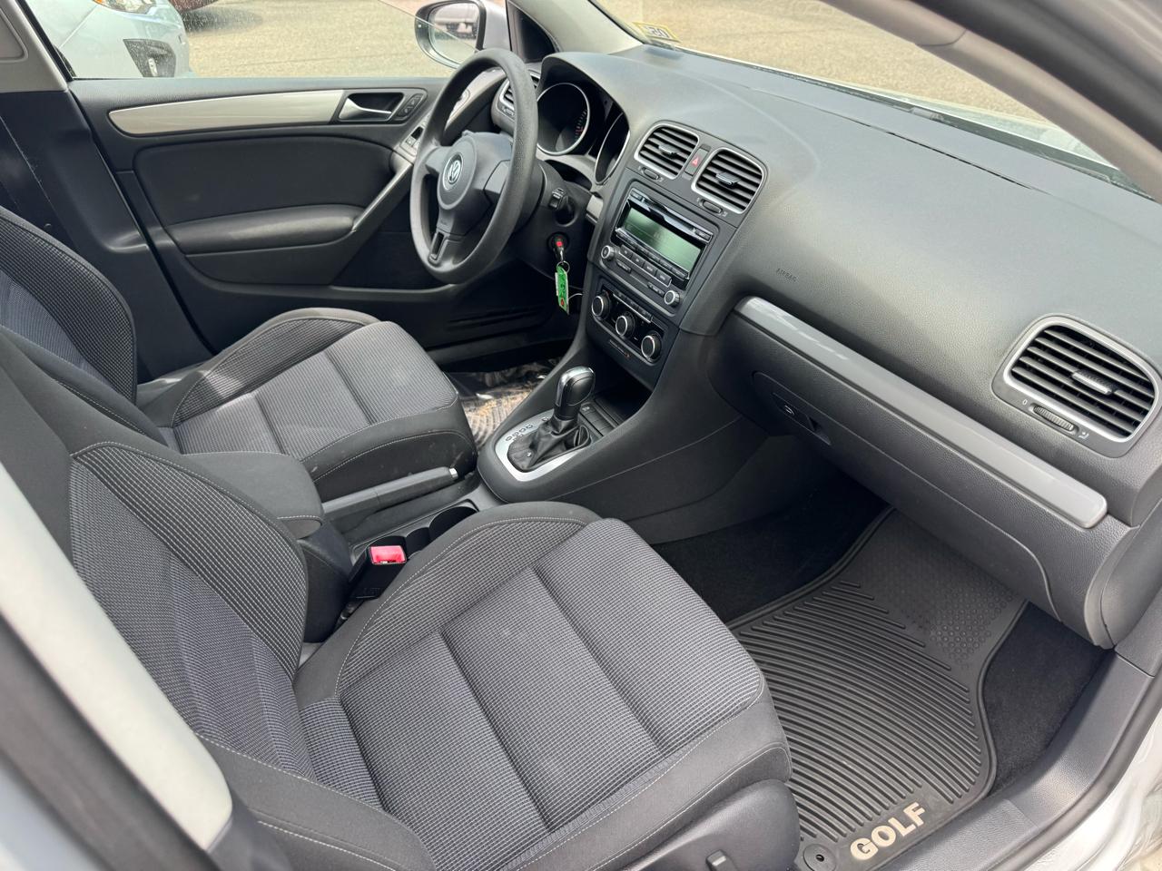 Volkswagen Golf Base 4D Hatchback 2013