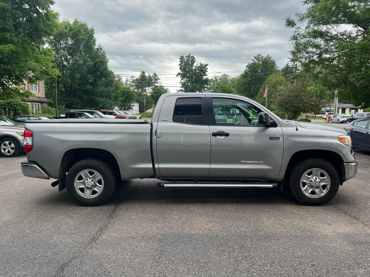 Toyota Tundra SR5 Double Cab 4WD 2016