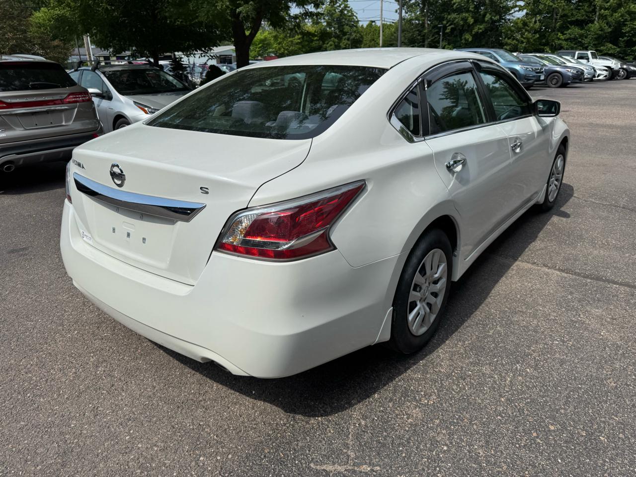 Nissan Altima Base 4D Sedan 2015