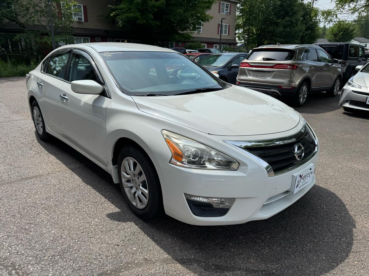 Nissan Altima Base 4D Sedan 2015