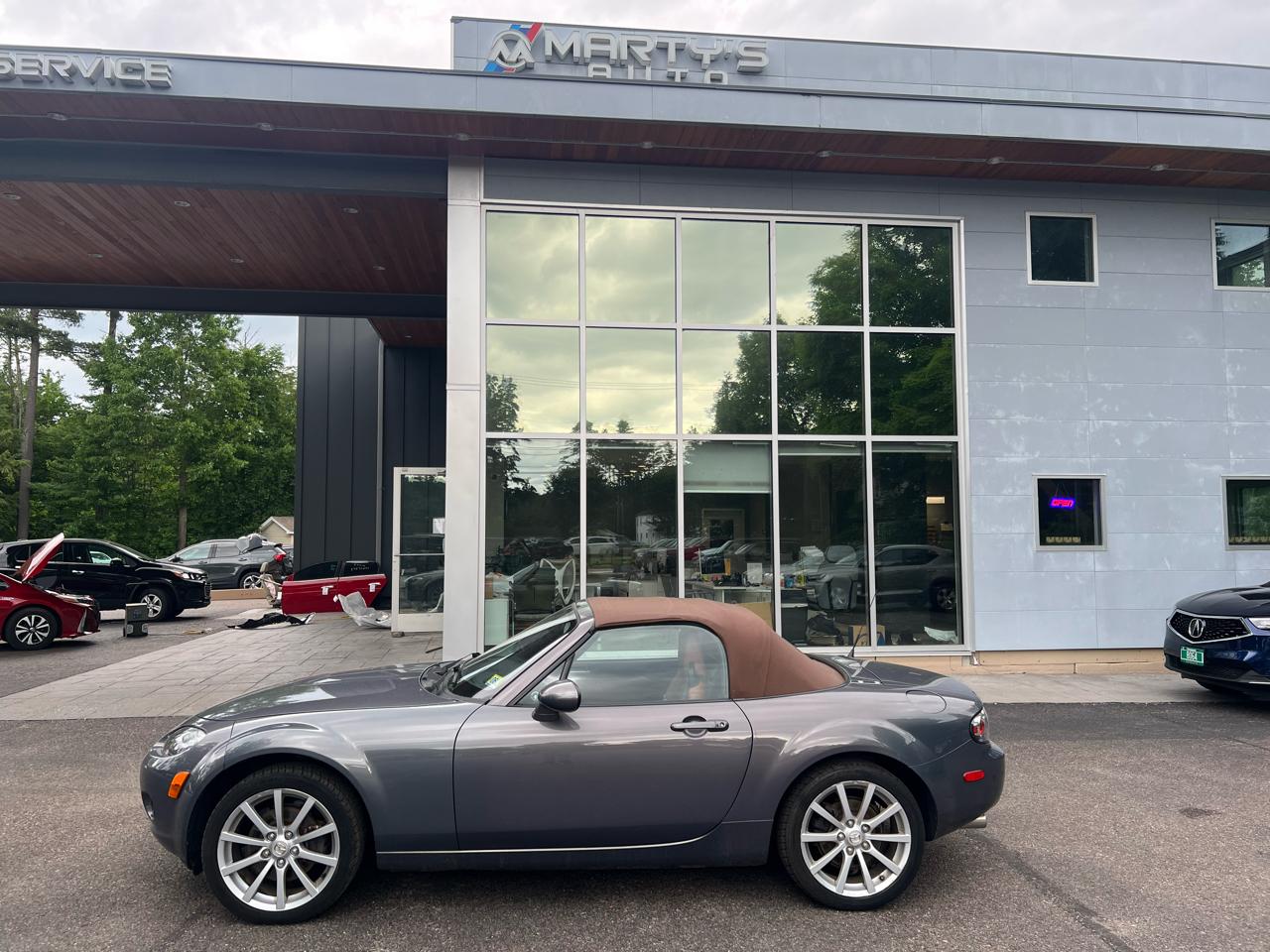 Mazda MX-5 Miata 2D Convertible 2006