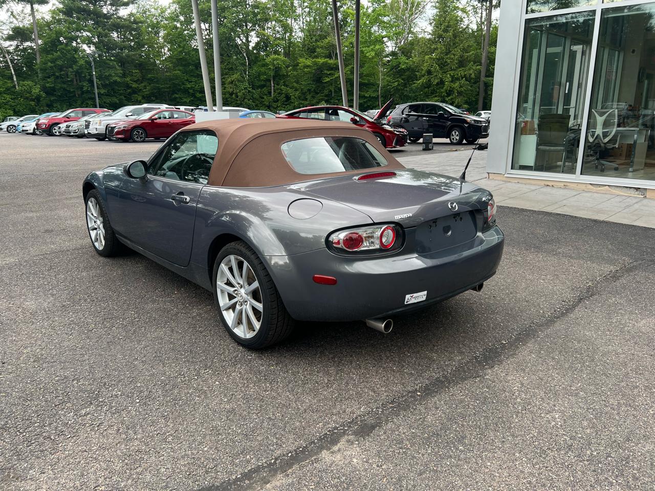 Mazda MX-5 Miata 2D Convertible 2006