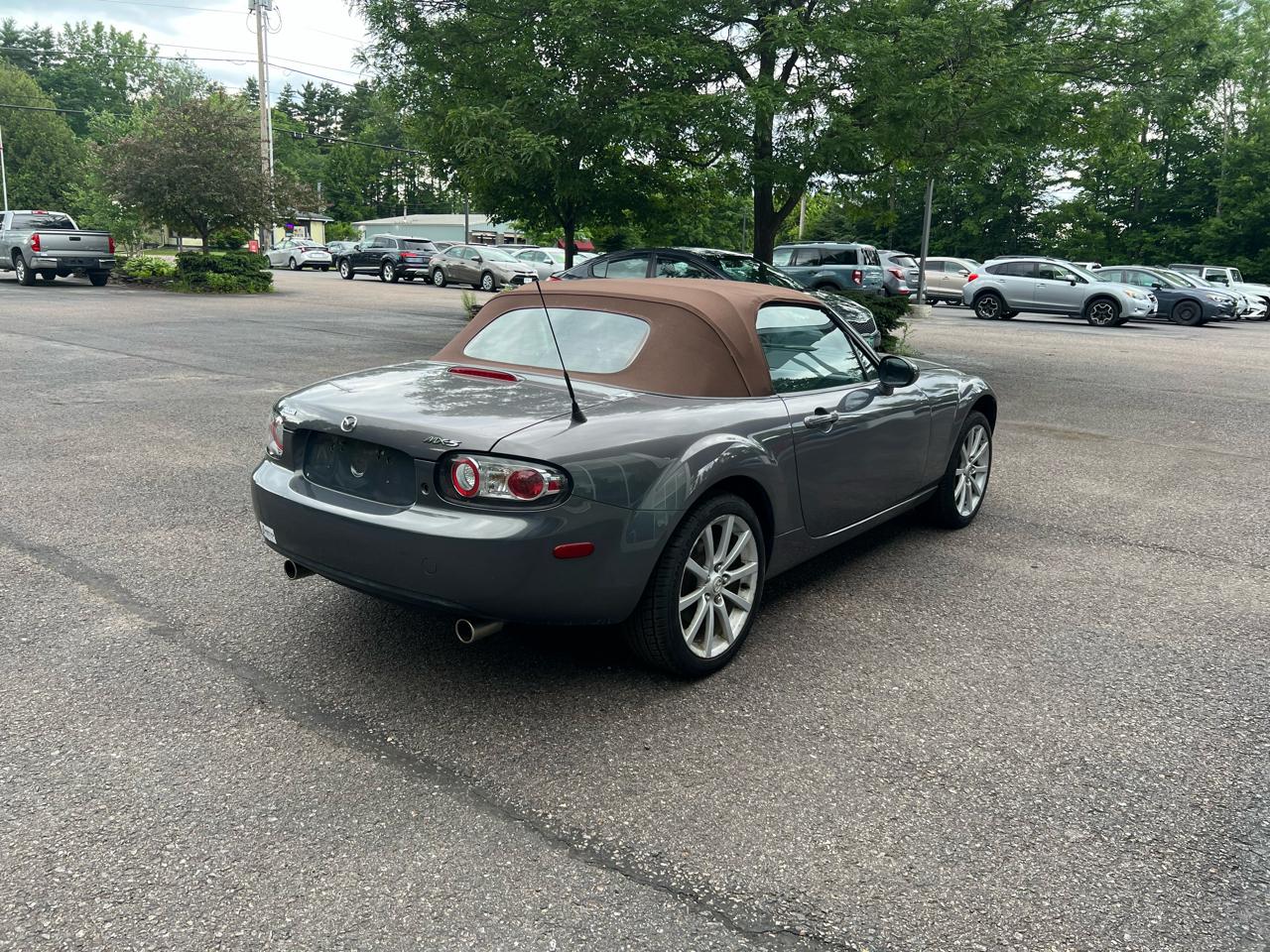 Mazda MX-5 Miata 2D Convertible 2006