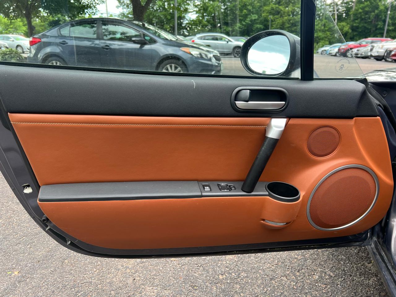 Mazda MX-5 Miata 2D Convertible 2006