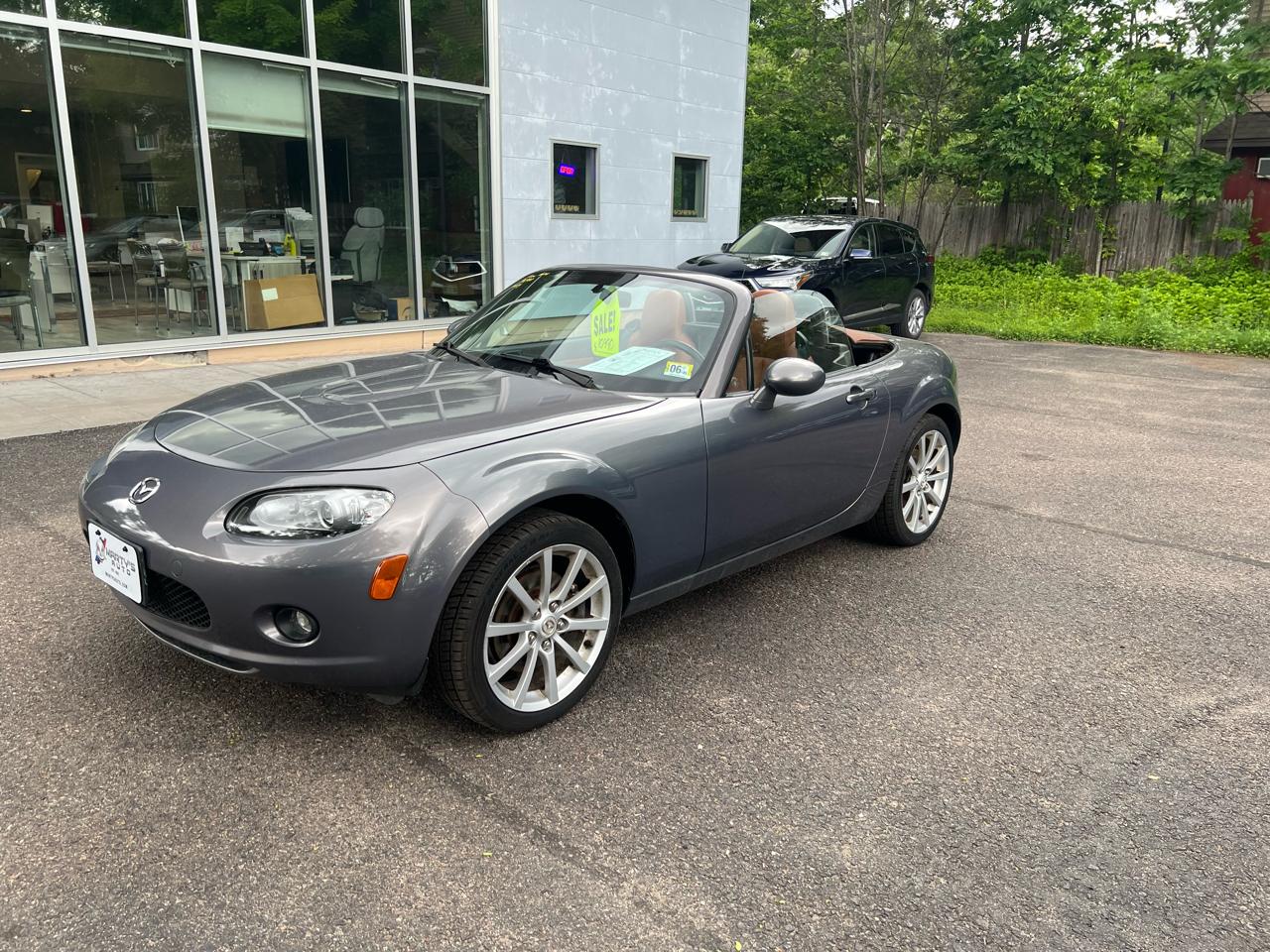 Mazda MX-5 Miata 2D Convertible 2006