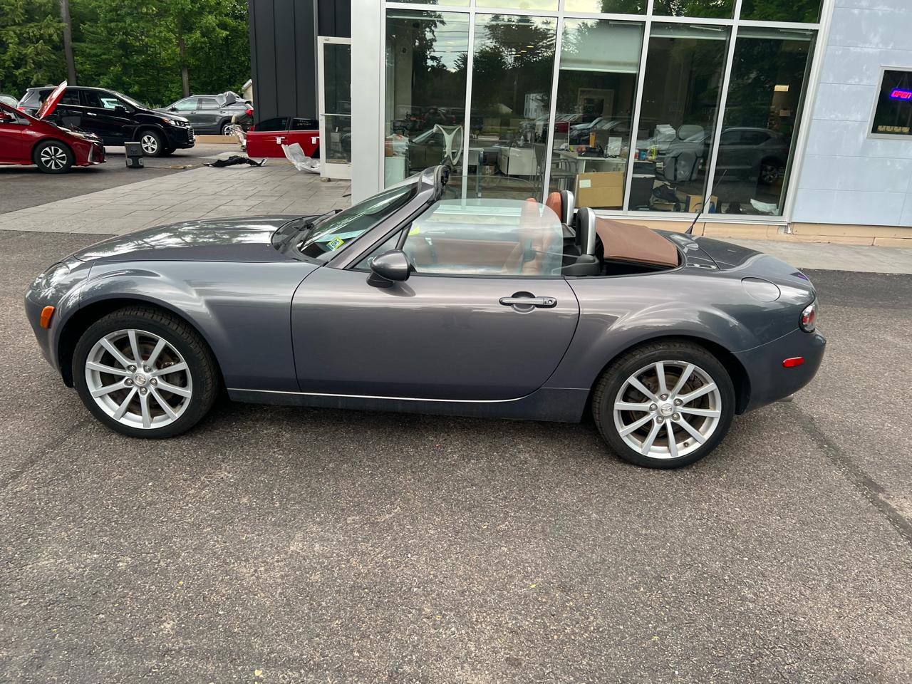 Mazda MX-5 Miata 2D Convertible 2006