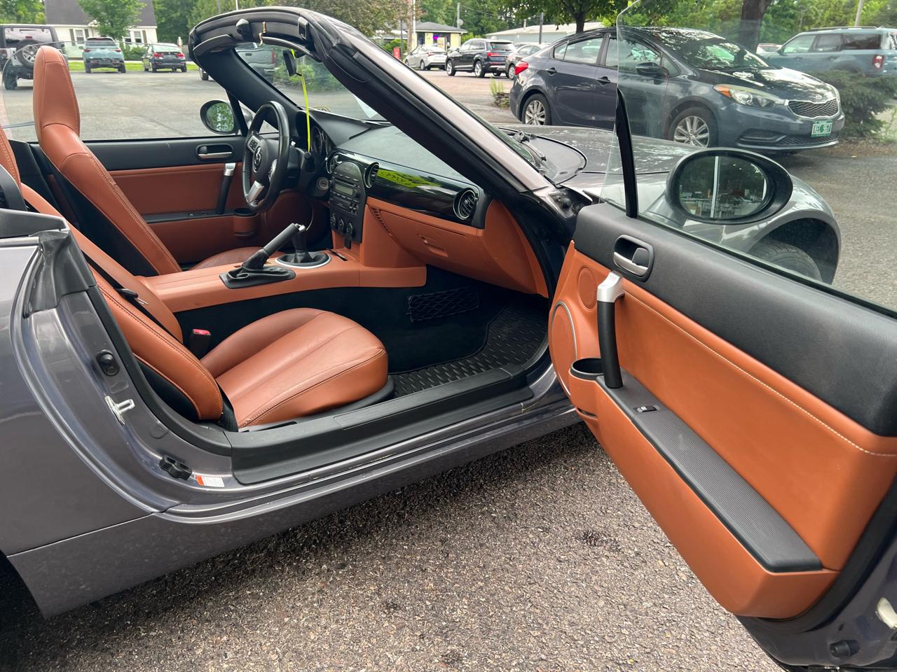 Mazda MX-5 Miata 2D Convertible 2006
