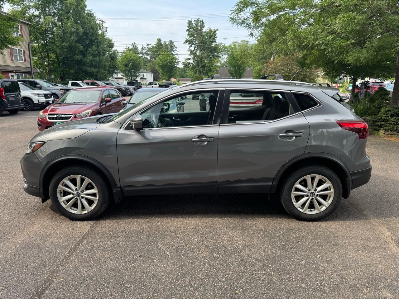 Nissan Rogue Sport SV 4D SUV AWD 2019