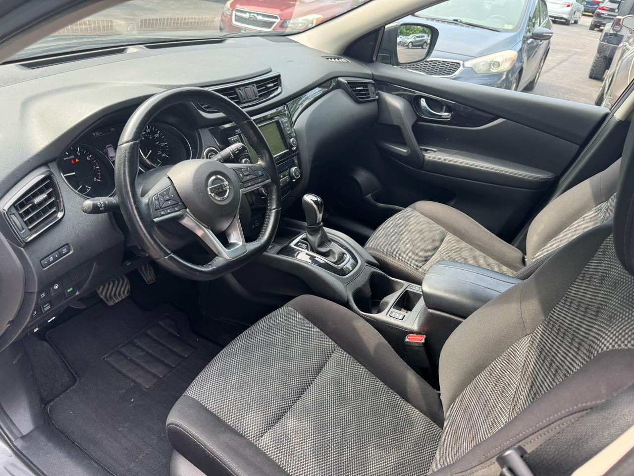 Nissan Rogue Sport SV 4D SUV AWD 2019