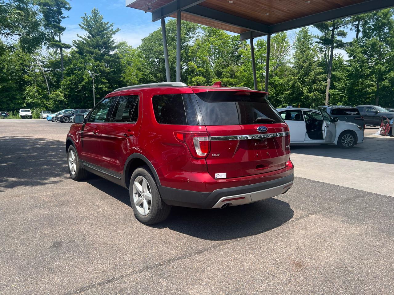 Ford Explorer XLT 4D SUV 4WD 2017