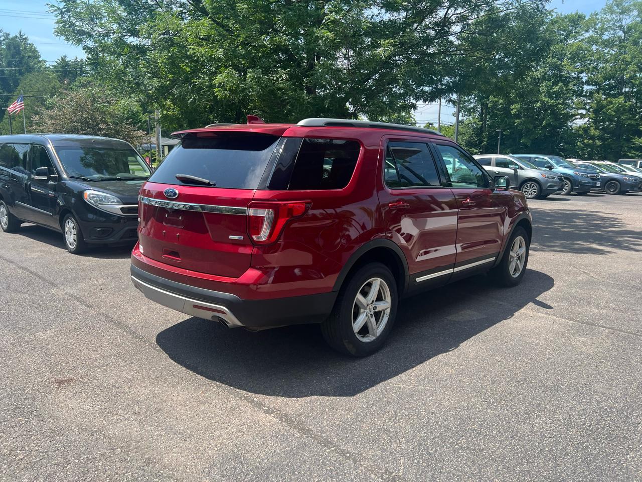 Ford Explorer XLT 4D SUV 4WD 2017