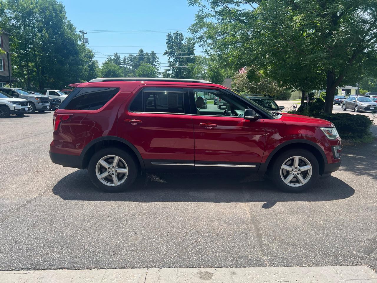 Ford Explorer XLT 4D SUV 4WD 2017