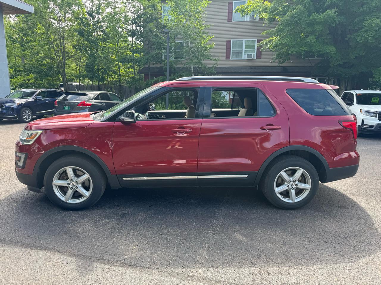 Ford Explorer XLT 4D SUV 4WD 2017