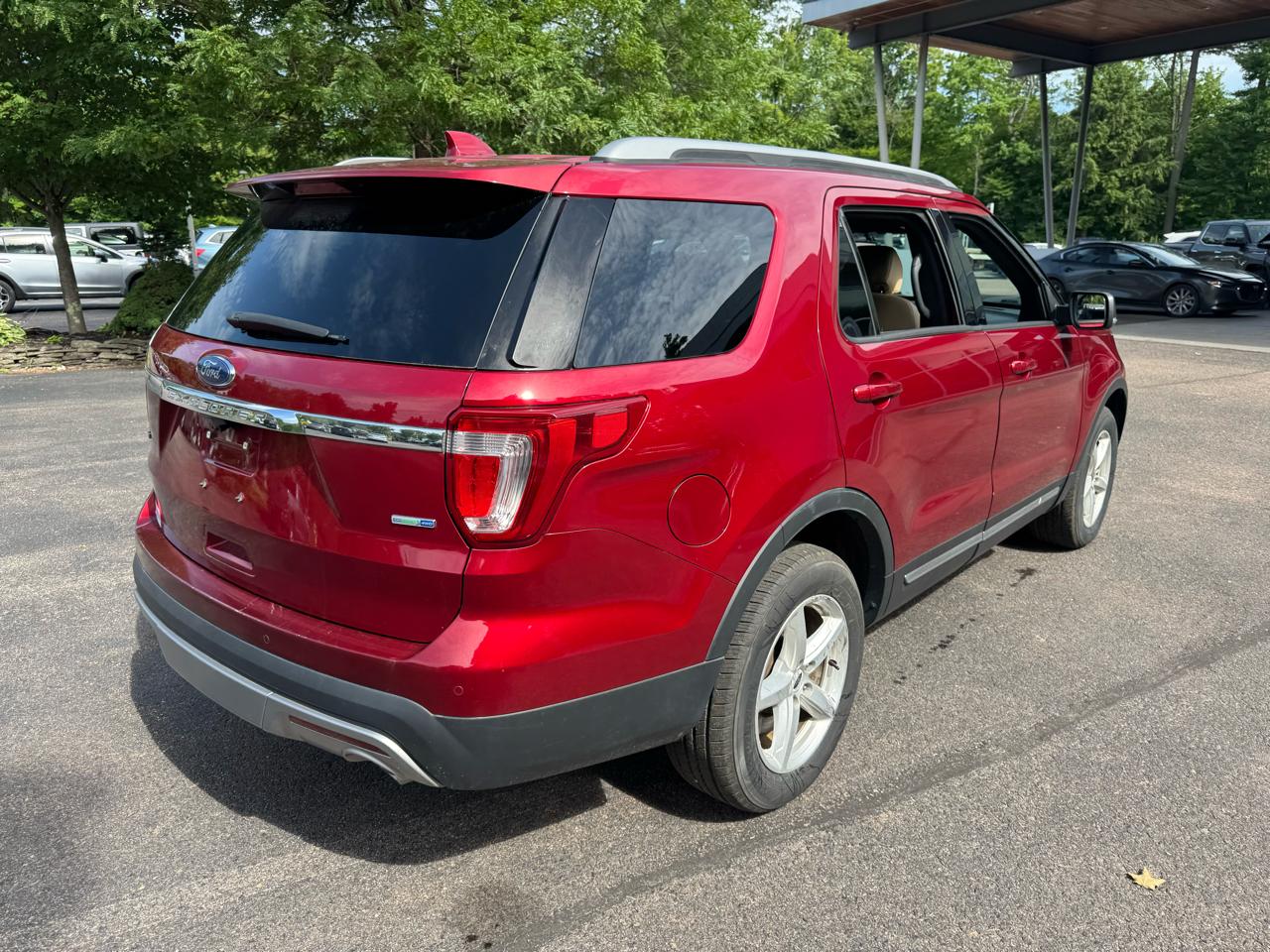Ford Explorer XLT 4D SUV 4WD 2017