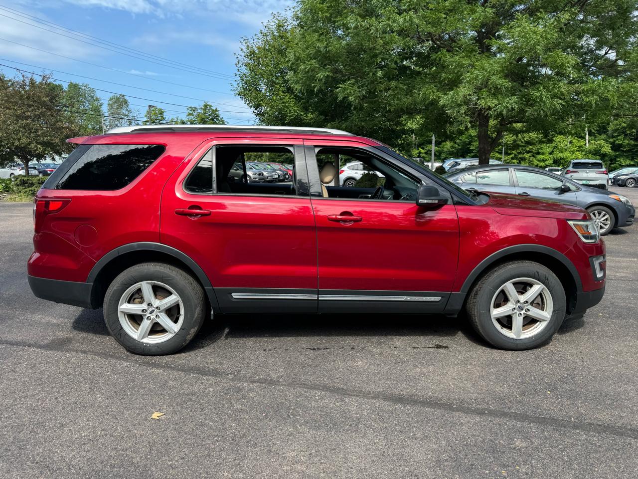 Ford Explorer XLT 4D SUV 4WD 2017