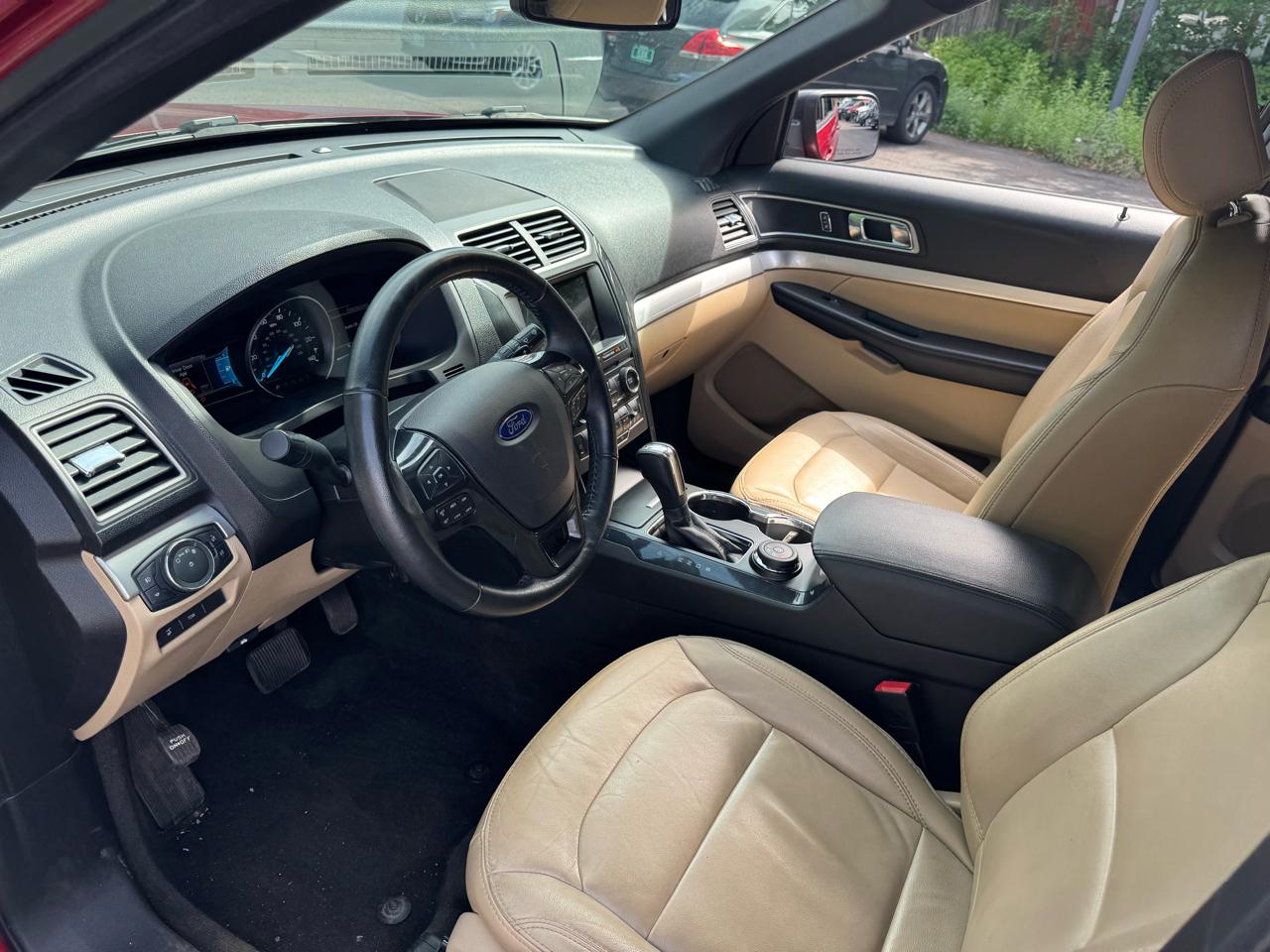 Ford Explorer XLT 4D SUV 4WD 2017