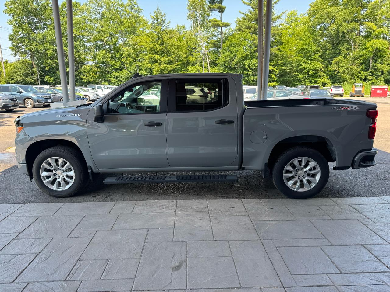 Chevrolet Silverado 1500 Custom Crew Cab 4WD SWB 2024