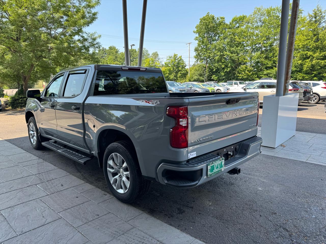 Chevrolet Silverado 1500 Custom Crew Cab 4WD SWB 2024